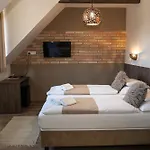 فندق مبيت وإفطار Dreko Panzio & Borbisztro 4*