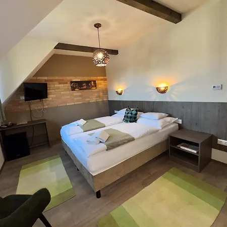 Dreko Panzio & Borbisztro Bed & Breakfast Győrújbarát