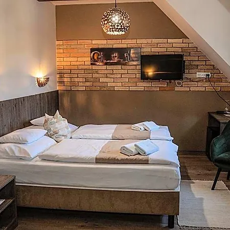 Bed & Breakfast Dreko Panzio & Borbisztro Győrújbarát