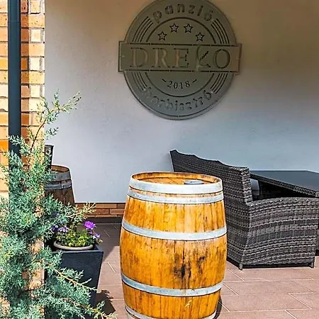 Dreko Panzio & Borbisztro 住宿加早餐酒店 Győrújbarát