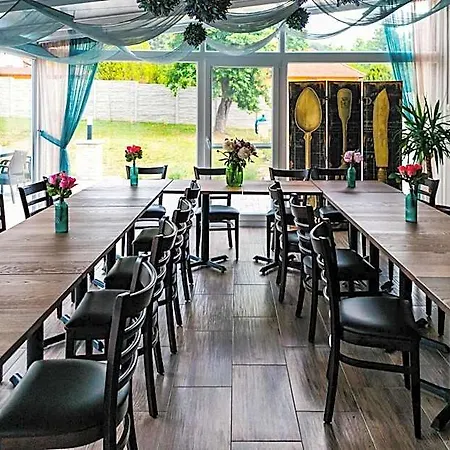 Dreko Panzio & Borbisztro Bed & Breakfast Győrújbarát