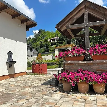 Dreko Panzio & Borbisztro Bed & Breakfast