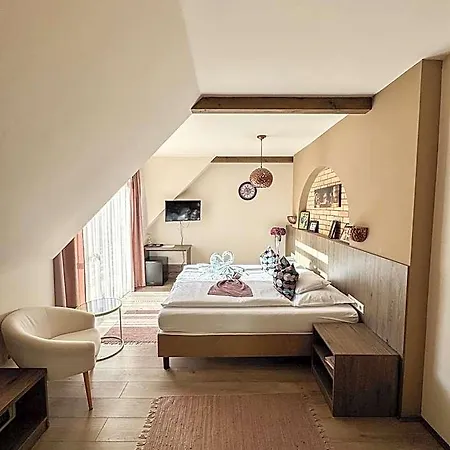 Dreko Panzio & Borbisztro Bed & Breakfast 4*