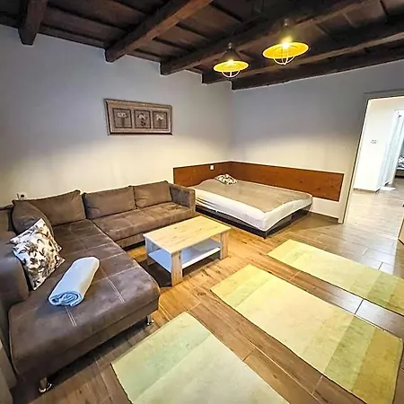 Dreko Panzio & Borbisztro Bed & Breakfast